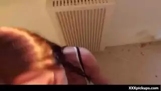 غمزة سخيفة تؤدي إلى جنس جماعي لأولاد عراة