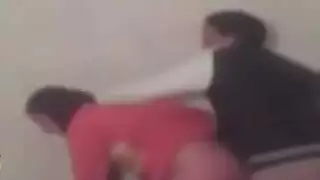 شاب مصري يزنق اختة في الحمام