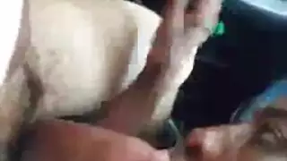 يعرف مجرفة الروسية السوداء كيفية إرضاء رجل قرنية مع كبير الثدي ومهندسها