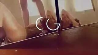 تستعرض لحبيبها في غرفة النوم