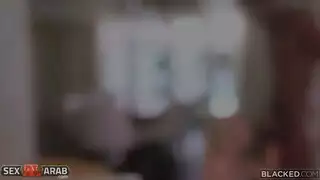 تبكي من ضخامه وانتصاب الزب الاسود مترجم