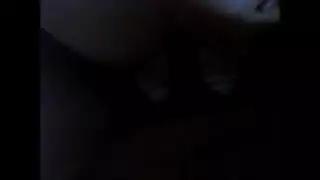 الفتاة الشقية تفتح ساقيها لجنس تدليك محترف