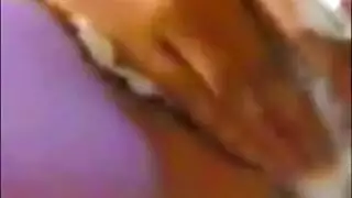 جميلة عربية تتباهى بثدييها الكبيرين وتتوسل للتلقين الجنسي القاسي