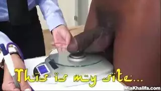 جنس مسبح بفرج رطب: ميا خليفة تتعرض لحفر قاسي