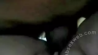 عاهرة عربية ممتلئة الجسم تأخذ قضيبًا سمينًا