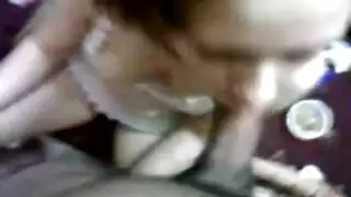 ميلف ساخنة في مزاج للمداعبة الحلوة والجنس العنيف