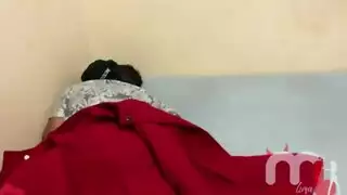 استيقظت بقضيب أسود ضخم يوسع فتحتي