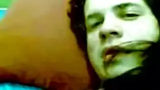 المرأة العربية المخلصة تسعد زوجها بمهاراتها الخبيرة في الجنس الفموي