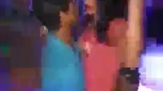  طالبة سمراء تمارس شرج قاسي نهارًا قبل المحاضرات