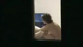 رجل مفلس يهيمن على زوجته بمص عدواني وشرجي