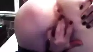 تقدم فرجها لقضيب صلب كالصخر مع أستريد سانت