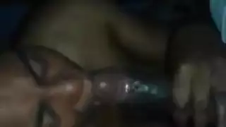 تقيؤ على قضيب قبل أن يُلعق كسها المشعر