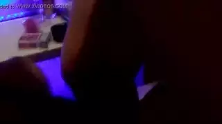 زوجة الأب الشقراء في علاقة ثلاثية مع اختراق مهبلي مزدوج