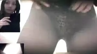 شاب وسيم يقدم خدمة جنسية كاملة من خلال القدم