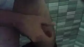 مؤخرة جيمس أدير تتعرض لضربات قوية
