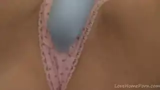 شقراء مع حلمات مثقوبة يحب أن يشعر ديك صخرة صعبة داخل كس لها، من الظهر