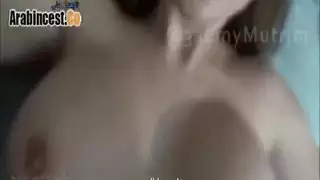 الام تستغل سكر ابنها