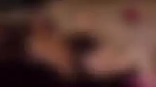 عيون زرقاء، جلسة جنس سحاقي جامح