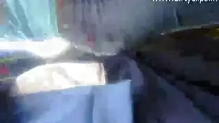 ناضجة مثيرة تمتلئ كسها المشدود على طاولة المطبخ