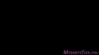 titted كبيرة ، جبهة مورو تقضي وقتًا رائعًا مع رجلين أسود ، في منزلها