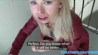 سحر فموي من فتاة شقراء جميلة