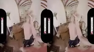 شرموطه شقراء اسمها سيسيليا بتتناك في الواقع الافتراضي