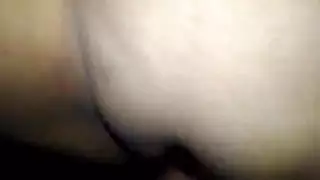 أصدقائي يتناوبون على زوجتي في المطبخ