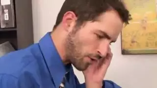 أفلام إكس إكس إكس مكتبية: سكرتيرة شقراء سكرى تأخذ زب رئيسها