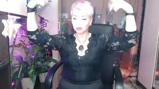 فم سخي وفرج ضيق مستعدان لانتصابك القوي