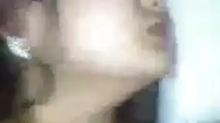 بنت صغيرة خجولة ومدرس
