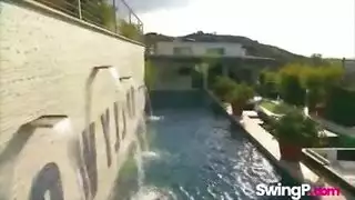 الصغيره تحصل على ما تريد