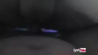 شرائط آسيوية مفلس على الأريكة