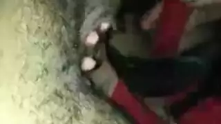 الابنة المشاغبة تتوسل للحصول على لسان أبيها على بظرها
