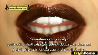 زوجة الأب تتوسل لقضيب صديق ابنها الغليظ مشهد صريح