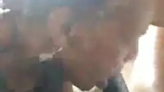 سيدات جميلات تأخذن قضبان كبيرة