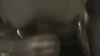 جارة شابة تشارك في فيلم إباحي
