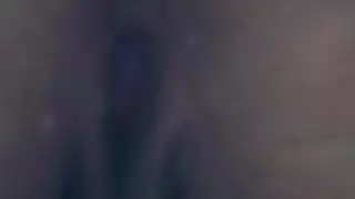 مضاجعة أولى: تمزق غشاء البكارة بقضيب ضخم