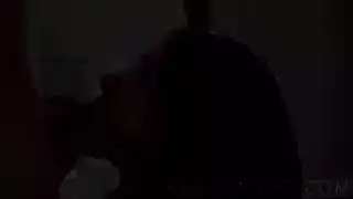 تستيقظ الأخت فتجد أخوها يضاجعها