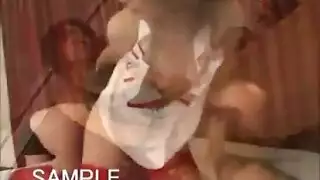 مص ثلاثي: امرأة خبيرة تبلع لحم غريب ضخم