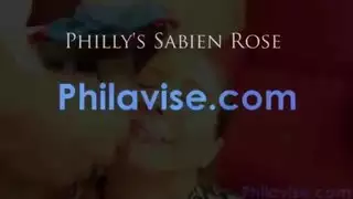 فتاة سمراء ذات مؤخرة كبيرة تُضرب بقوة