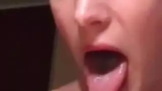 قضيب قاسٍ ضخم وجلسة طويلة من المتعة الذاتية