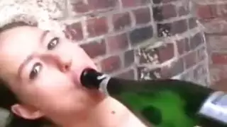 لطيف الهواة في سن المراهقة مع شعر مهبل يحصل