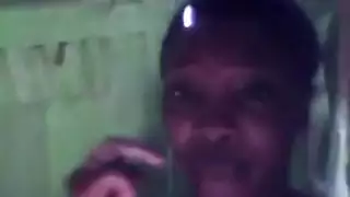 عرض زوجي للاختراق الذاتي بخيار من أجل زوجته المتوهجة