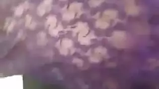 عاهرة عراقية تفتح كسها السمين وتلعب بقوة