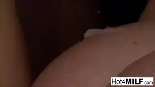 مجموعة رجال يتبادلون الشركاء ويمارسون الجنس