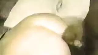 أم جذابة بمؤخرة كبيرة تُضرب بوضعية كلب صريحة
