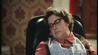 البنت تلعب في كس وتجيب شهوتها