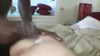 صديقات يرضعن بزازل
