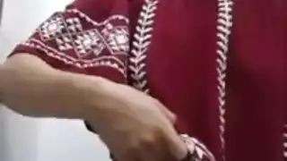 مغربيه تستعرض طيزها