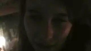 جميلة في سن المراهقة هانا هايز البهجة لها